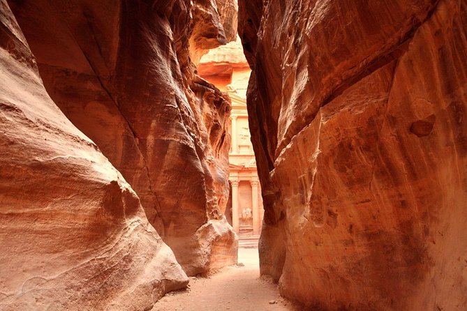 2 Day 1 Night Wadi Rum (Overnight) & Petra Shore Excursion - Entering Petra through the Siq