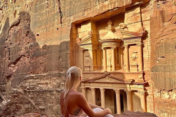 2 Day Petra Wadi Rum and Dead Sea Private Guided Tour - Entering Petra through the Siq
