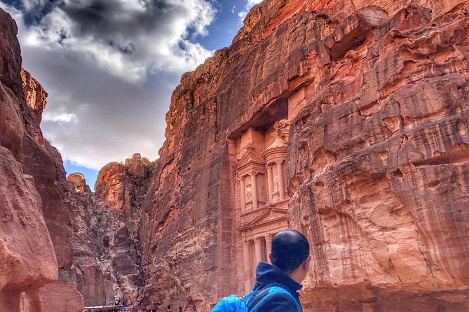 2 Days Petra & Wadi Rum Tour from and to Amman - Entering Petra through the Siq