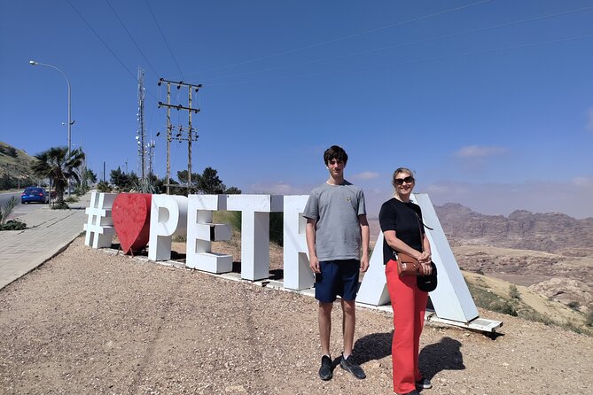 2 Days Trip to Petra, Wadi Rum and Dead Sea - The private vehicle and guide setup