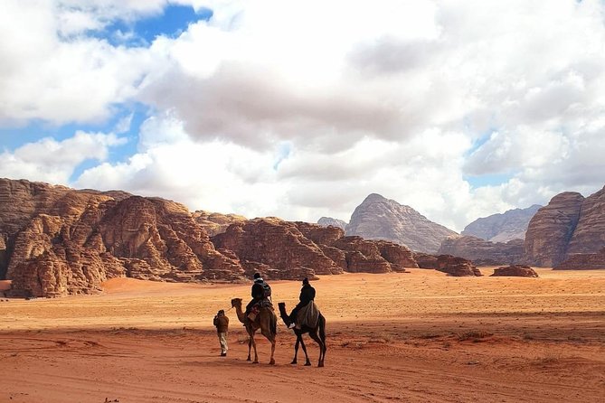 2 Hour Jeep Tour - Wadi Rum Desert & Canyon - Khazali Canyon and its wall carvings