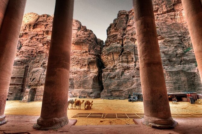 3-Day Private Tour, Explore Amman and Petra - Walking through the Siq to the Treasury