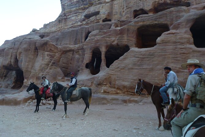 3 Hour Horse Riding Adventure around the Petra Area - Three Hours Through Kharoubat Al Fajjah
