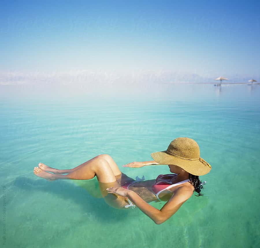 Amman: Dead Sea Day Tour with Optional Entry Fees and Lunch - Arriving at the resort beach