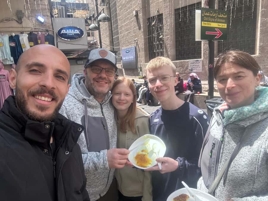 Amman: Guided Food Tour in Downtown - From local restaurants to street-side food