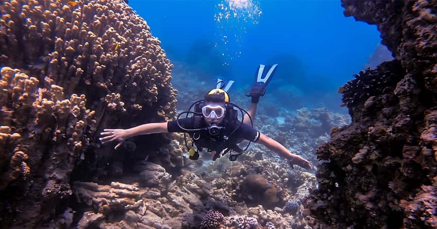Aqaba Dive Adventure: Explore The Red Sea On A Tour - Aqaba’s Red Sea, with a tank on the seafloor