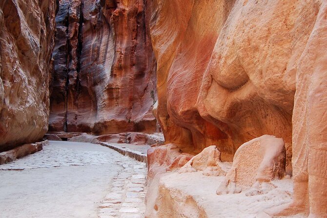 Aqaba Shore Excursion: Private Petra Sightseeing Tour with Lunch - The guide makes the difference