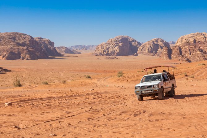 Best of Wadi Rum | Full day jeep tour + overnight in bedouin camp | Pack all-in - Dinner, a Bedouin camp, and sleeping under the stars