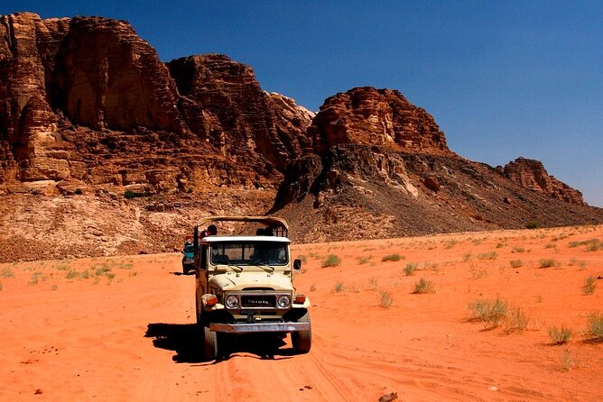Classic 6 Days Jordan Tour without Hotels - Day 1: Airport pickup and an easy start in Amman
