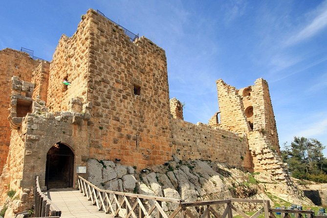 Day tour to Jerash and Ajloun Castle - Entering Jerash through the Roman city gate