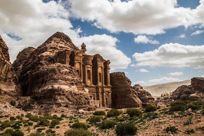Explore Jordan Tour 6 day tour 5 nights - Petra from the Siq to Qasr Al Bint