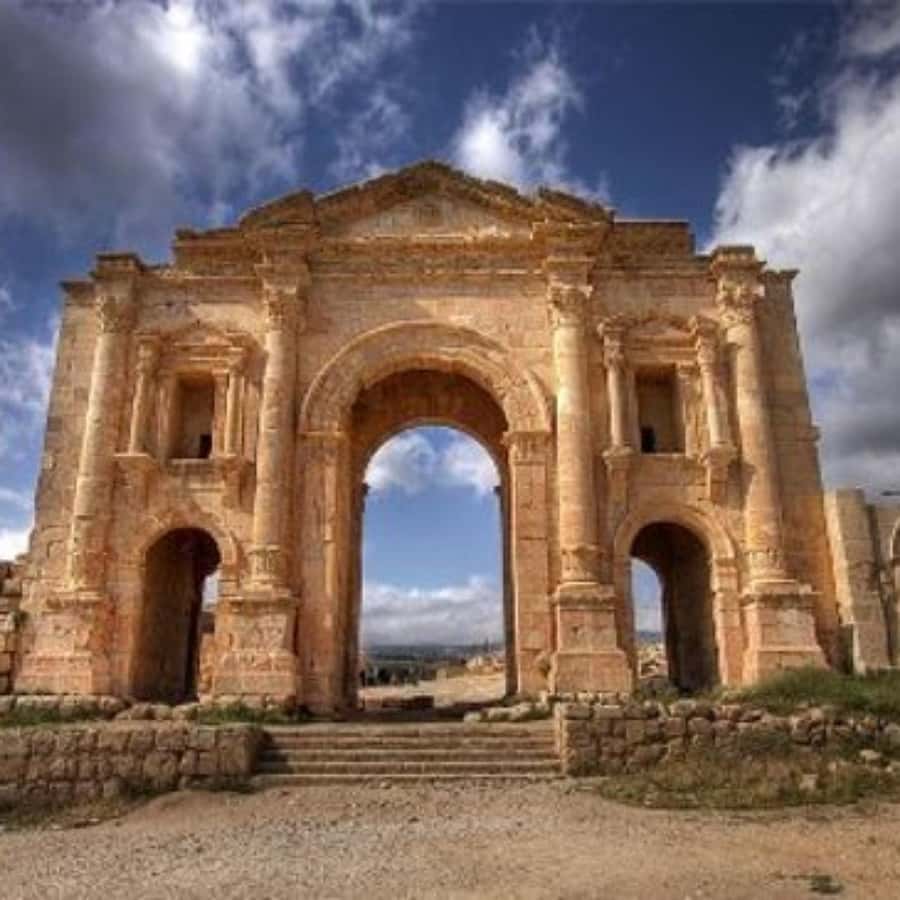Explore Northern Jordan:Amman to Jerash, Ajloun,and Umm Qais - Jerash and the Roman city around the Oval Plaza