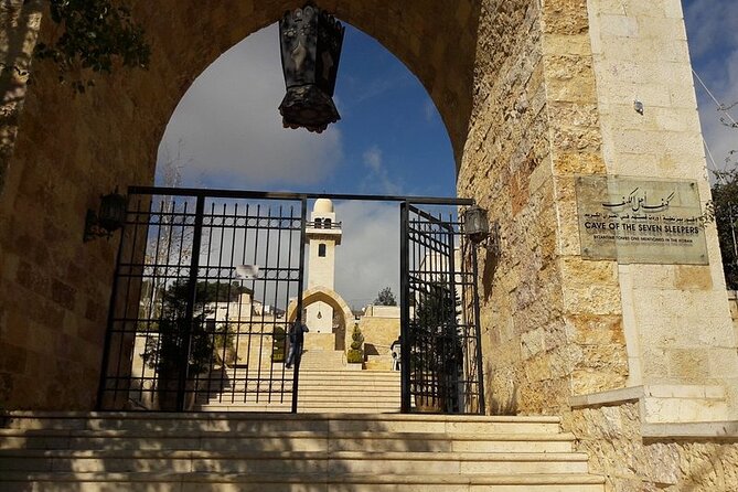 Exploring Shrines, Mosques, and Holy Landmarks Private Tour - What this Islamic heritage tour is really about