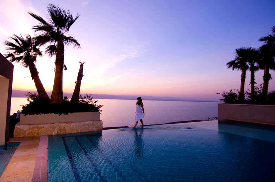 From Amman: 5-Hour Dead Sea Experience with Lunch & Return - How to float safely in the salty water
