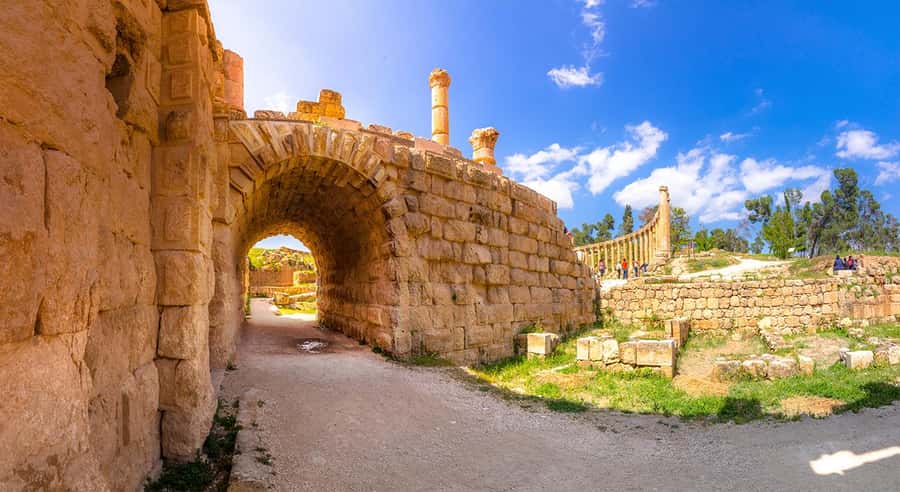 From Amman: Private Half-Day Tour to Jerash - Transport, lunch, and total value