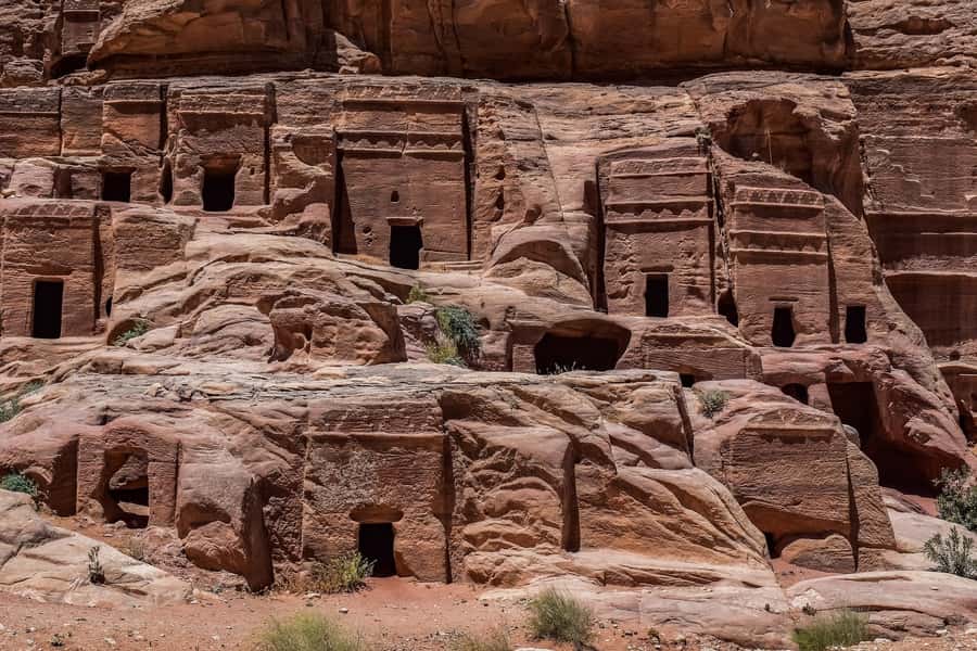 From Eilat: Petra Full-Day Guided Tour with Transfers - The bus, guide, and comfort questions