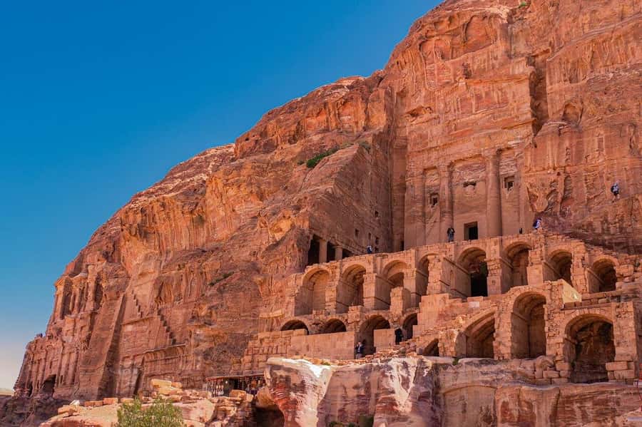From Eilat: Petra Guided Full-Day Trip with Lunch - Lunch in a local restaurant