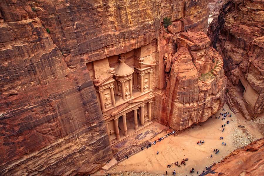 From Tel Aviv: Full-Day Trip to Petra with Roundtrip Flights - The road north through Jordan