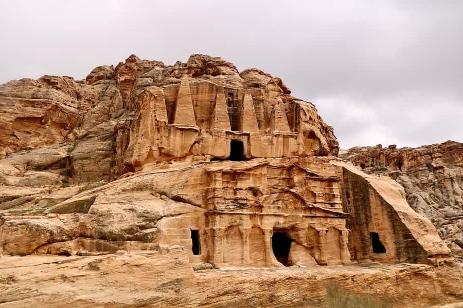 From Tel Aviv: Guided Day Trip to Petra with Lunch - The 2.5-hour ride to Petra