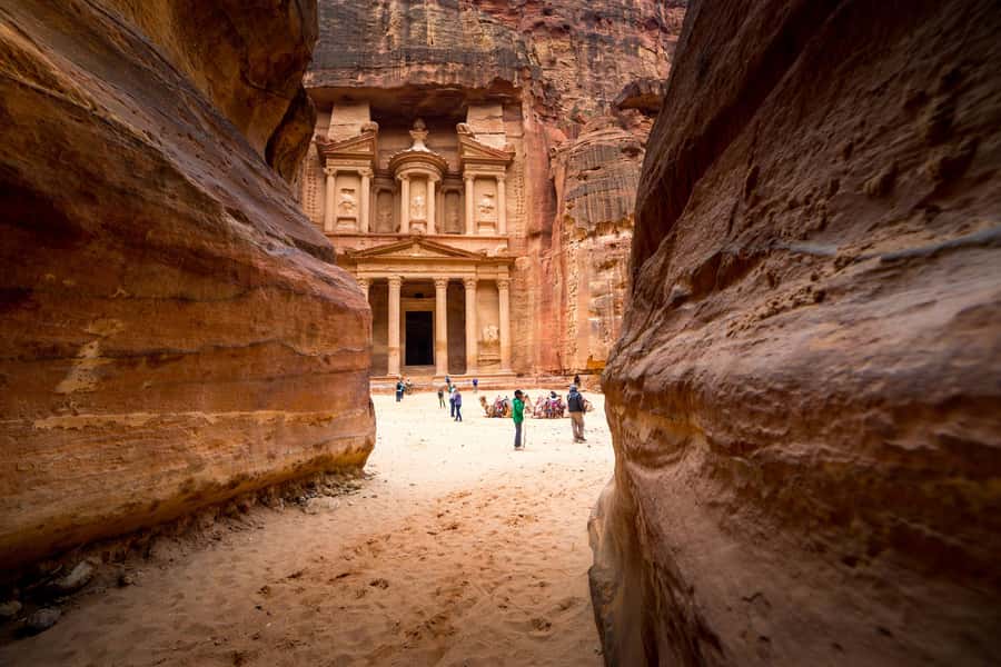 From Tel Aviv: Petra 1-Day Guided Tour with Transfers - Crossing from Israel into Jordan