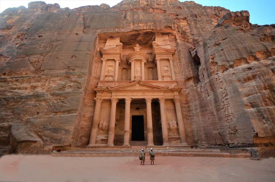 From Tel Aviv: Petra & Wadi Rum Glamping 2-Day Tour - Walking the Siq to the Treasury