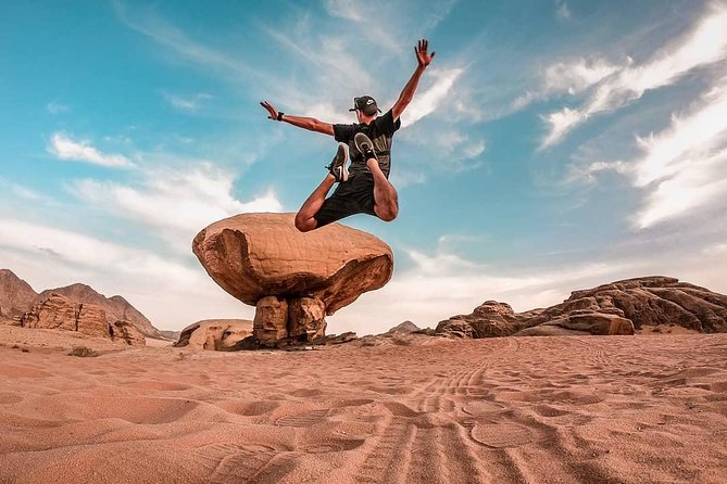 Full-Day Jeep Tour & Overnight - Jebel Khazali brings rock art close