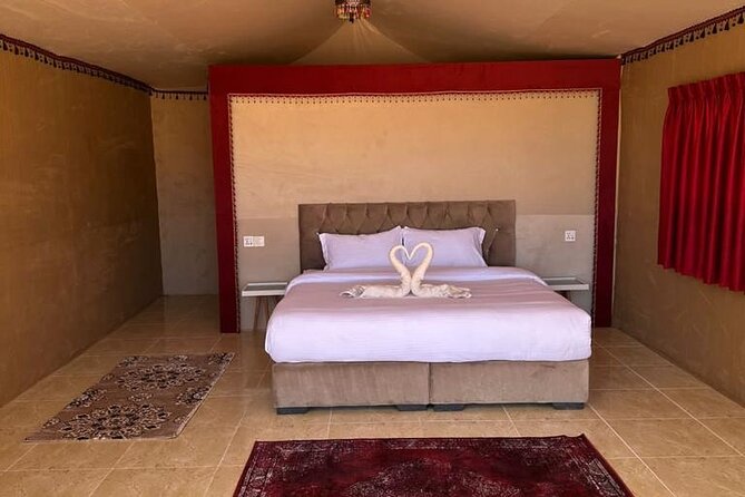 Full-Day Jeep Tour & Sleep in Luxury Tent with private Bathroom - Khazali Canyon rewards a slow walk