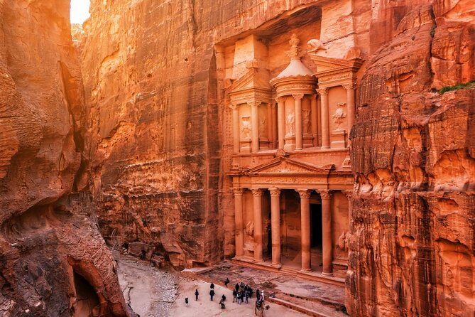 Full-Day Petra Historical Tour From Amman - Entering Petra through the Siq