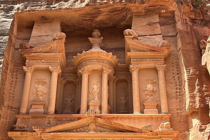 Full-Day Private Tour in Petra and Wadi Rum from Aqaba - Why combining Petra and Wadi Rum is tempting