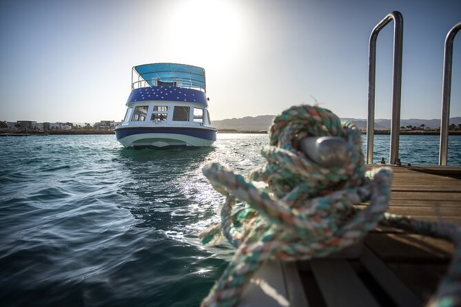 Glass-Bottom Boat 2-hours Tour and Coral-Reef Viewing from Aqaba - The crew and the group atmosphere