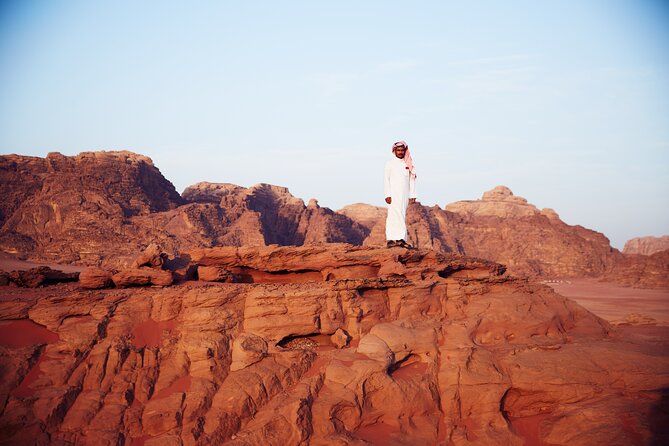 Half-Day Jeep Safari "Wadi Rum Highlights!" w/ Professional Bedouin Guide - A fast introduction to Wadi Rum’s red desert
