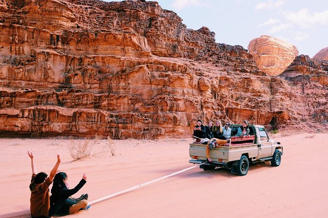Half day Jeep Tour in Wadi Rum incl. water and Bedouin tea - Red sand, a 360-degree view, and Bedouin tea