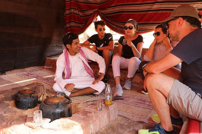 Half day Jeep Tour in Wadi Rum incl. water and Bedouin tea - The Small Arch and Um Frouth Rock Bridge
