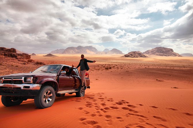 Half-Day Jeep Tour: "Wadi Rum Images" - Khazali Canyon rewards careful looking