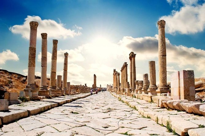 Jerash Half-Day Tour From Amman - Entering Jerash through the ancient city gate