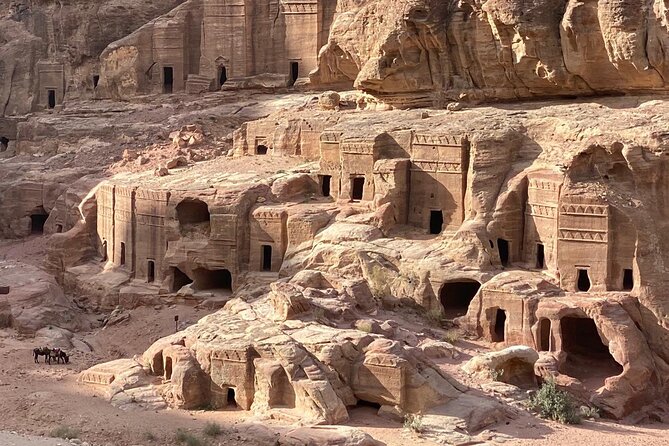 Petra and Wadi Rum in One Day | The Jordanian Mappers - Meeting the Treasury at Al Khazneh