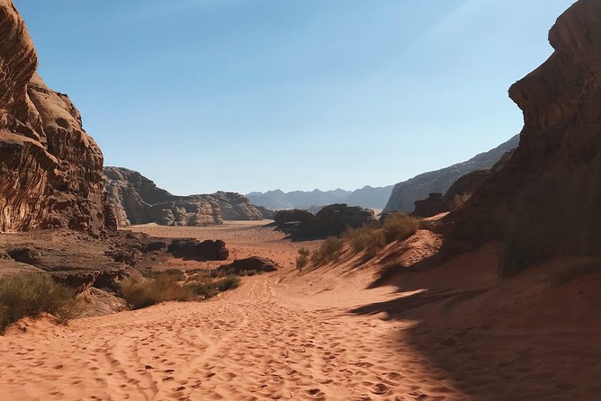 Petra and Wadi Rum in One Day | The Jordanian Mappers - Lunch between major sights