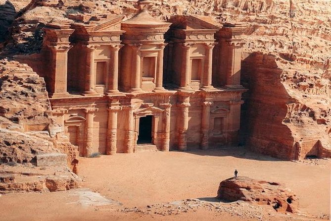 Petra Transfer From Or To Amman - Choosing between a car and a minivan