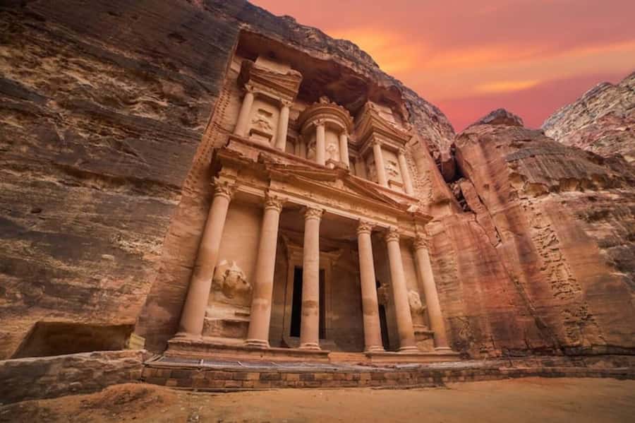 Petra & Wadi Rum: Full Day Private Tour with Hotel Pickup - The long road south from Amman