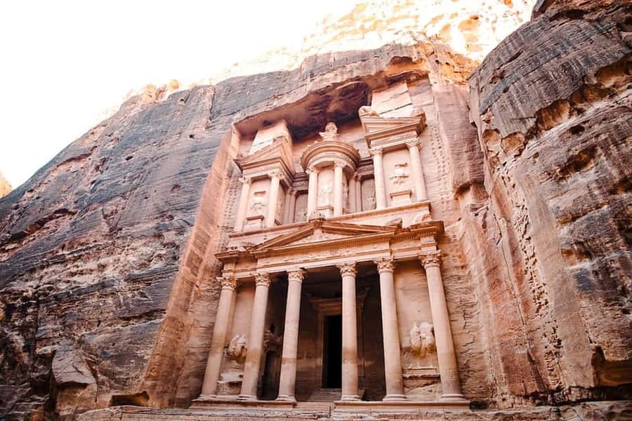 Petra & Wadi Rum: Full Day Private Tour with Hotel Pickup - Lunch between the ancient city and the desert