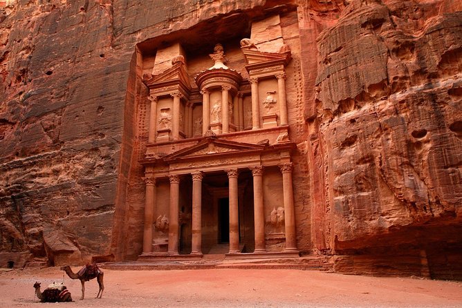 Private Day Trip to Petra and Wadi Rum with Lunch from Aqaba City - Walking into Petra through the Siq