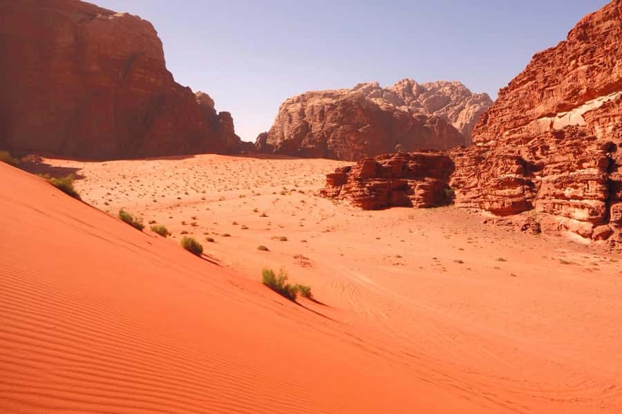 Wadi Rum: 10 Hour Jeep Tour Pass, Camel, Sandbording & Lunch - What the walking stops are really like