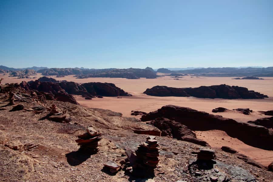 Wadi Rum: 2nights|3Day all-inclusive BedouinDesertExperience - Day two: a four to six hour desert trek