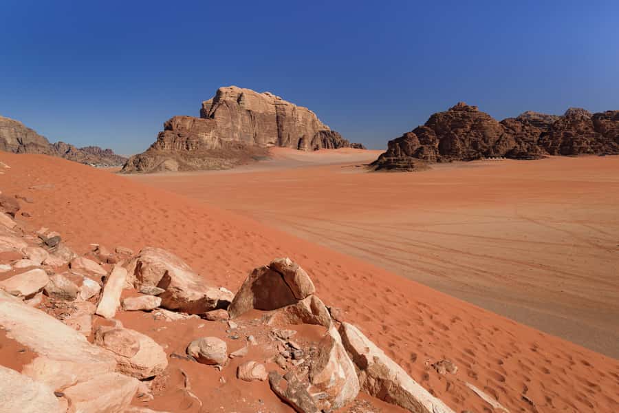 Wadi Rum: Choose 2 to 9 Hour Jeep Pass, Guide & Meal Options - The two-hour route: a sharp introduction to the red desert