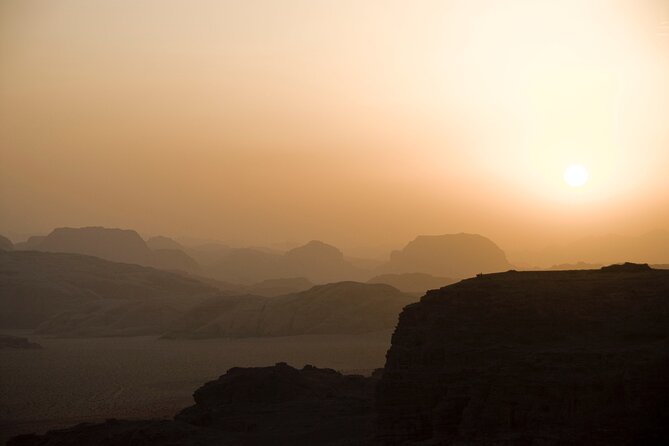 Wadi Rum: Explorer 5 Hour Jeep Tour PASS + Bedouin Tent + Meal - Khazali Canyon and the value of a short walk
