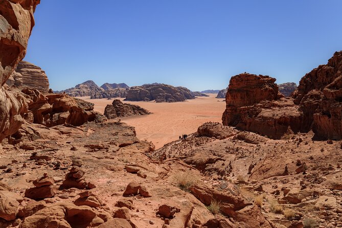 Wadi Rum: Explorer 5 Hour Jeep Tour PASS + Bedouin Tent + Meal - Little Bridge and Lawrence House