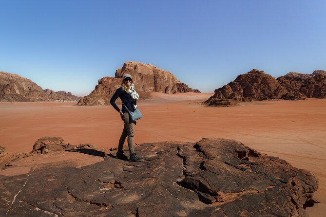 Wadi Rum: Explorer 5 Hour Jeep Tour PASS + Bedouin Tent + Meal - Lawrence Spring and the first desert views