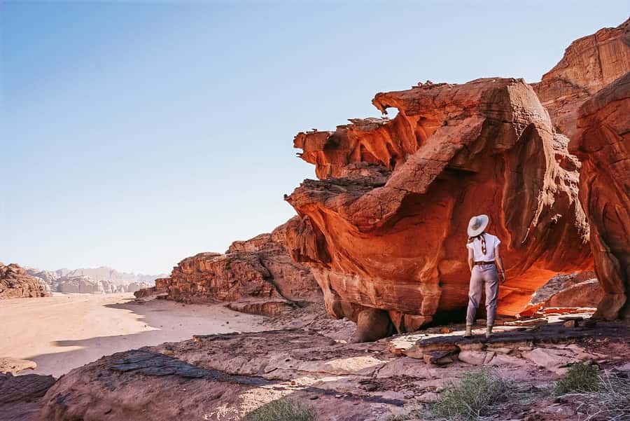 Wadi Rum: Guided Jeep Tour With Overnight Stay and Meals - Why the overnight matters in Wadi Rum