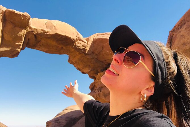 Wadi Rum Mountain Hike & Climb: Burdah, with a bridge at the top! + tour & Lunch - Fire-cooked lunch after the climb